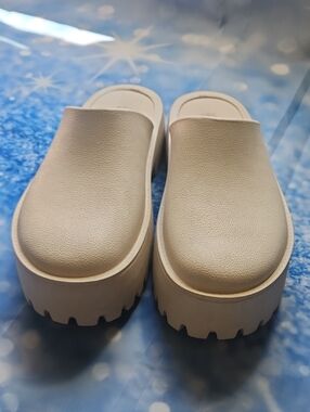 wild fable Cream Colored Slip-On Women's Mules